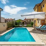 Fani * Pula
